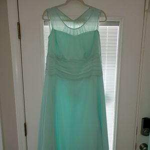 David's bridal bridesmaid dress size 24 mint green